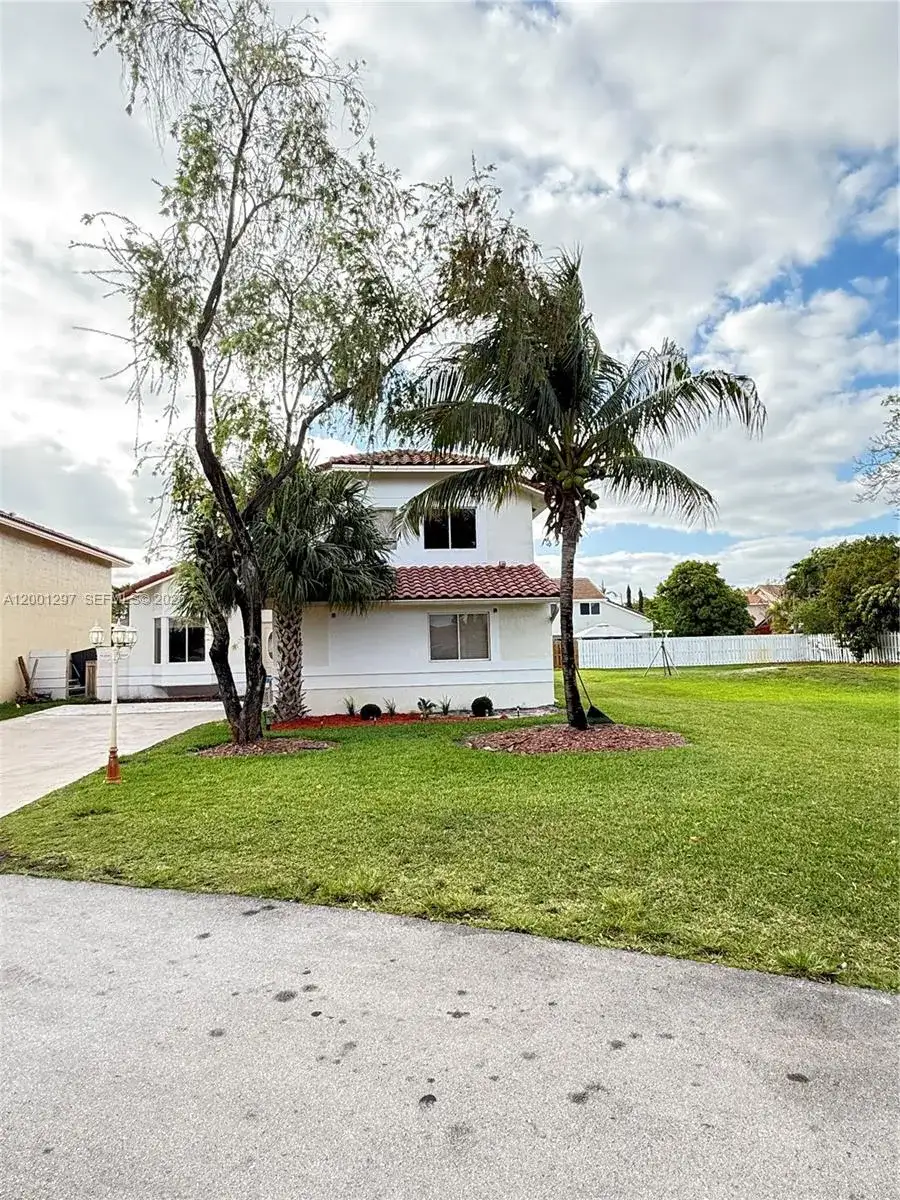 18318 NW 61st Ct, Hialeah FL 33015 photo 4