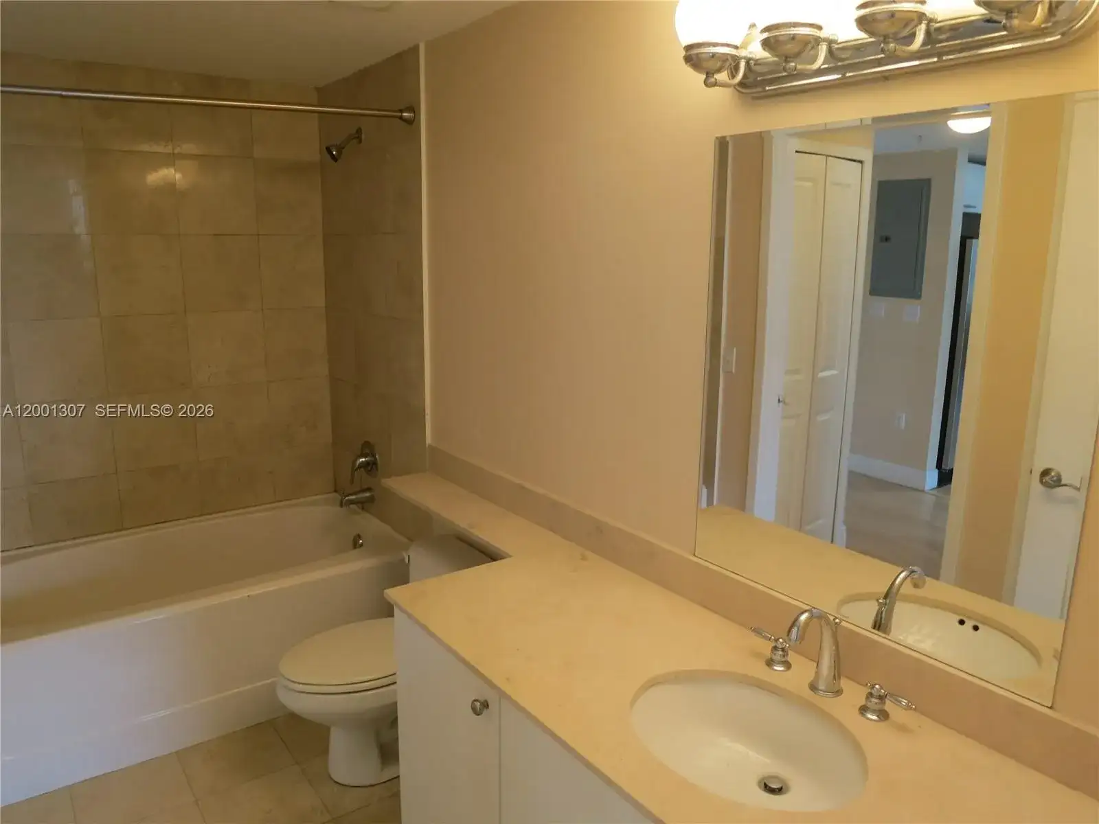 170 SE 14 ST # 1507, Miami FL 33131 photo 4