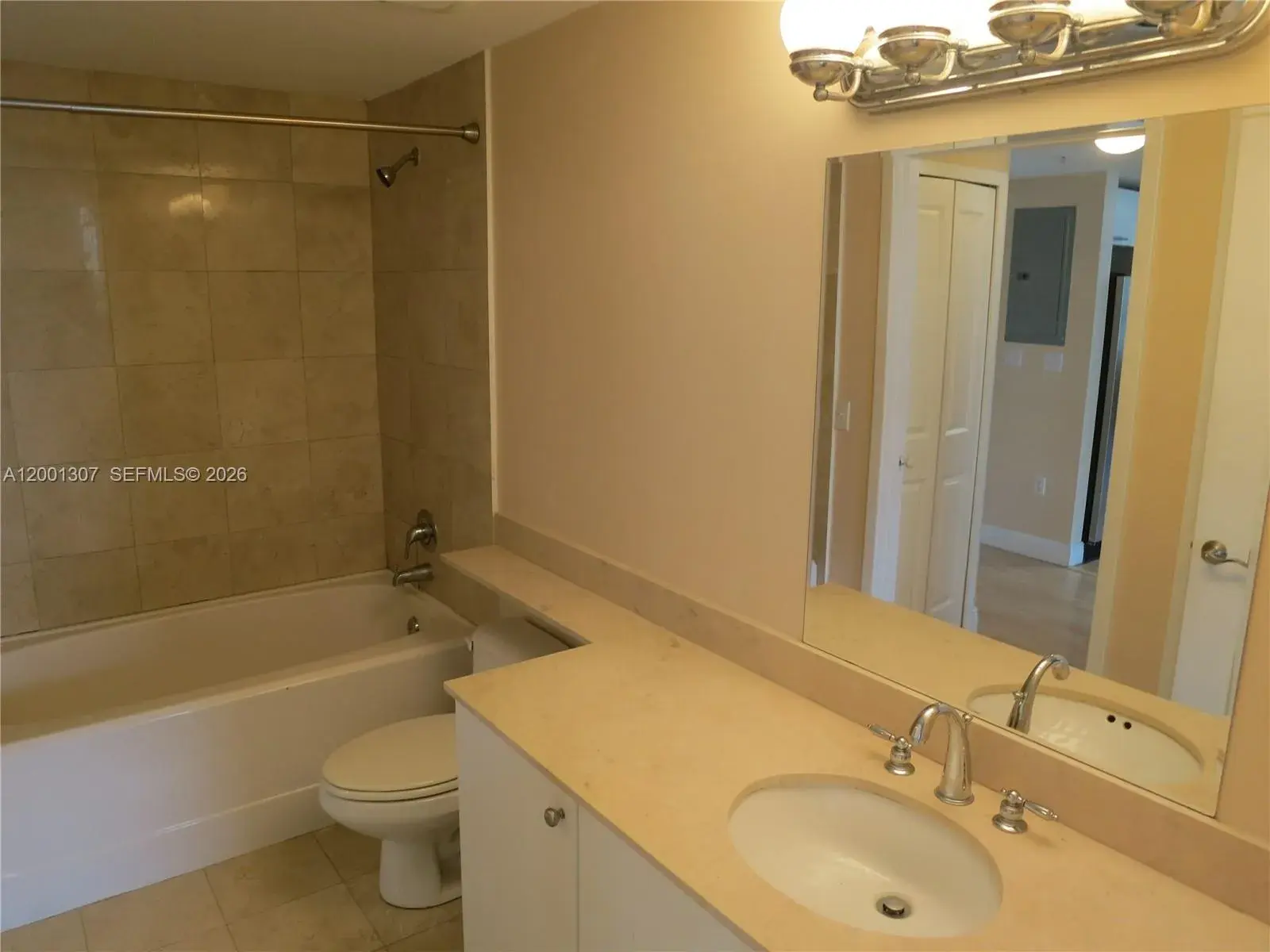 170 SE 14 ST # 1507, Miami FL 33131 photo 4