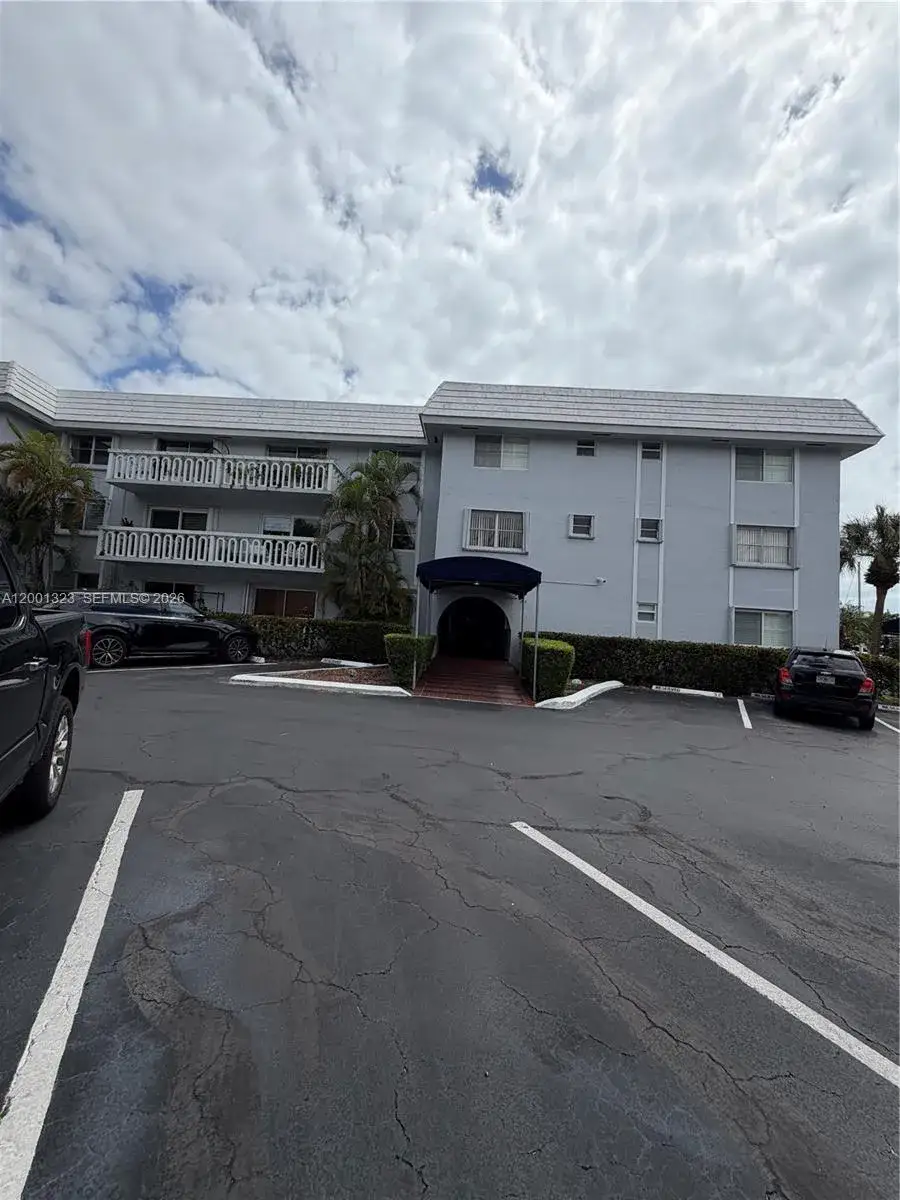 100 Edgewater Dr # 127, Coral Gables FL 33133