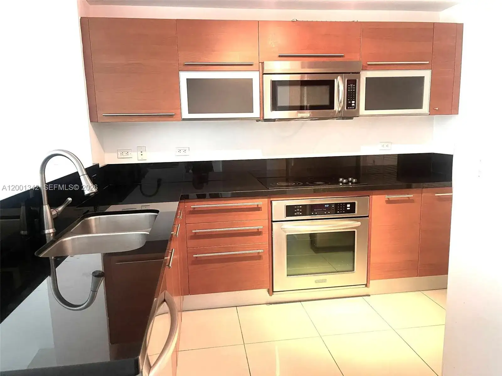 253 NE 2nd St # 1004, Miami FL 33132 photo 4