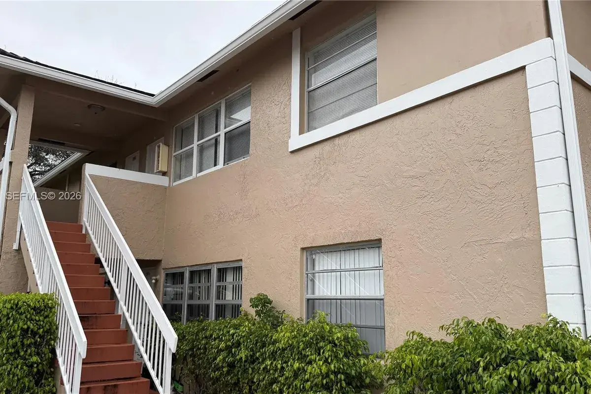 1006 Twin Lakes Dr, Coral Springs FL 33071