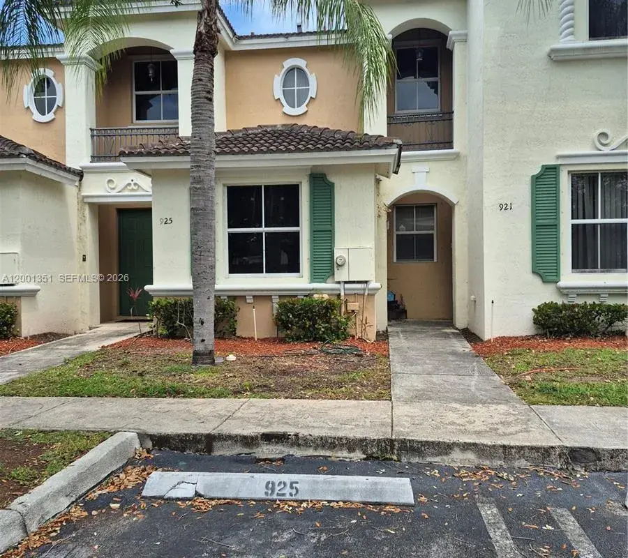 921 NE 42nd Pl, Homestead FL 33033