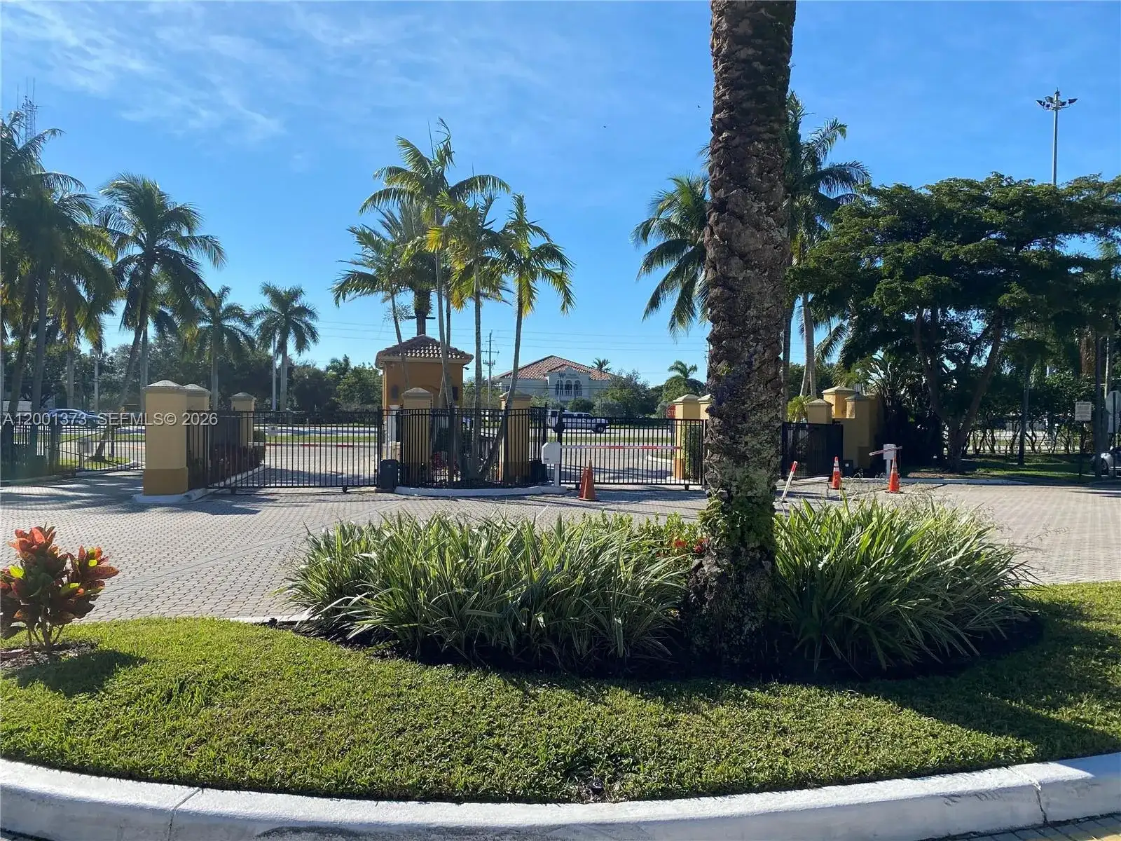 9645 nw 1st ct # 302, Pembroke Pines FL 33024 photo 2