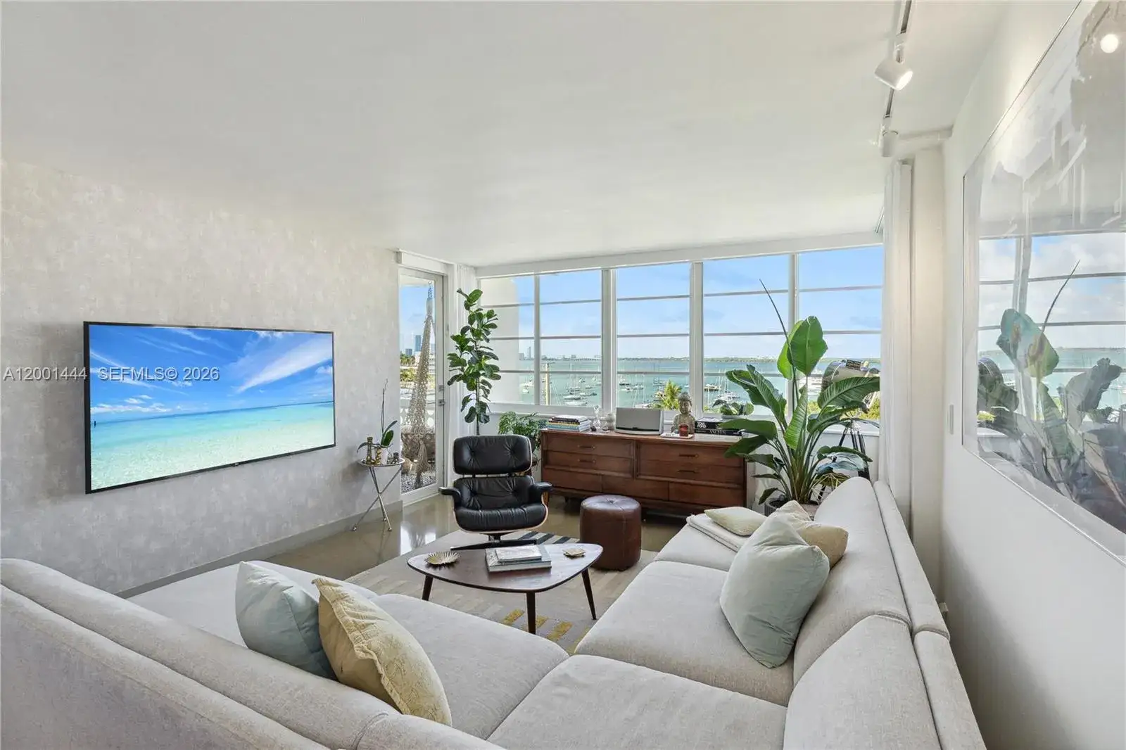 1 bedroom 1 bath Residential for sale at 1670 lincoln Ct, Miami Beach FL 33139