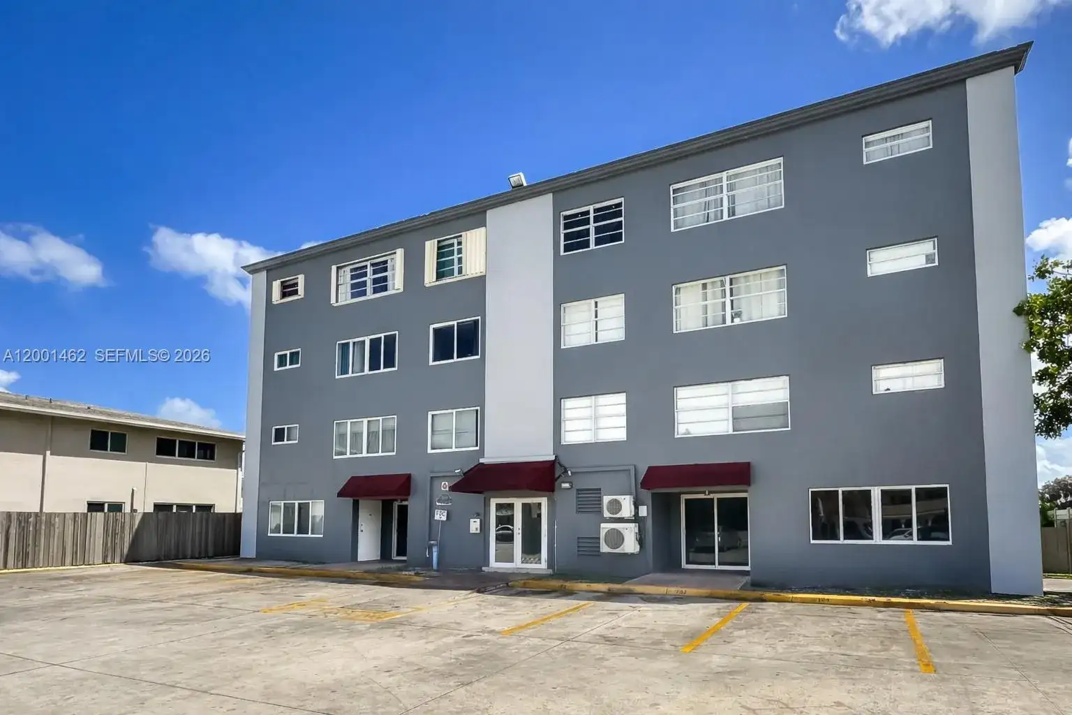 1060 Crystal Lake Dr # 401, Deerfield Beach FL 33064 photo 2