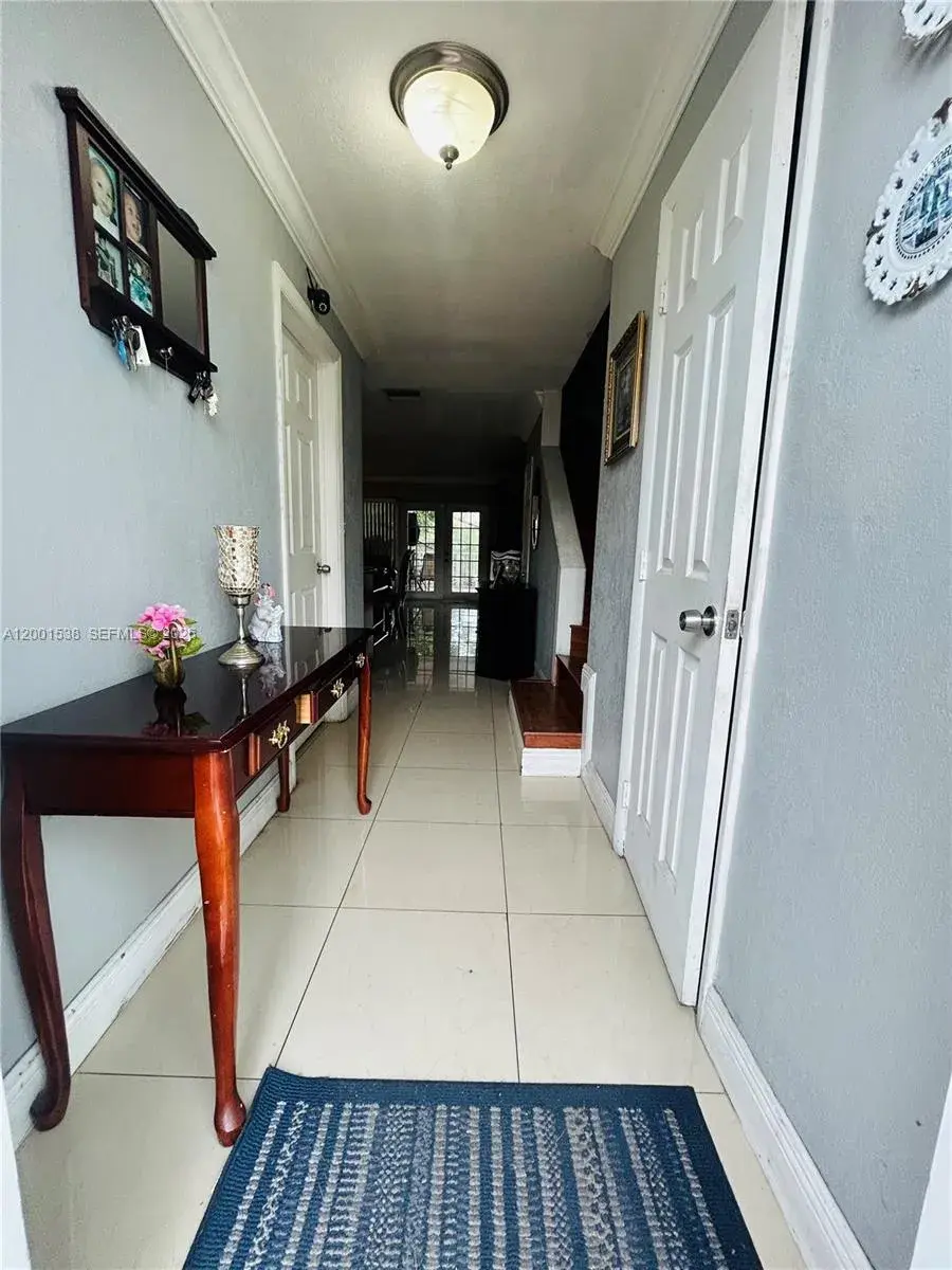 1589 W 73rd St, Hialeah FL 33014