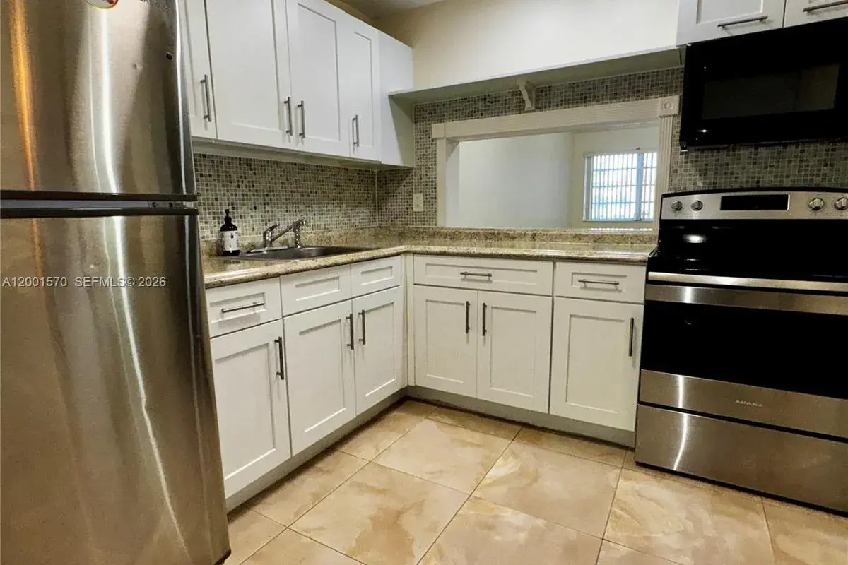 215 SE 3rd Ave # 203A, Hallandale Beach FL 33009