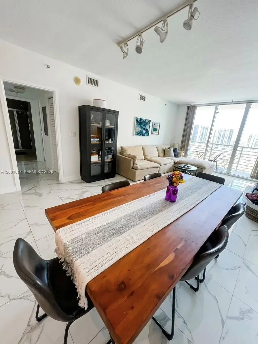 335 S Biscayne Blvd # 3300, Miami FL 33131