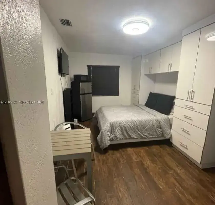 315 NW 59th St # 1, Miami FL 33127
