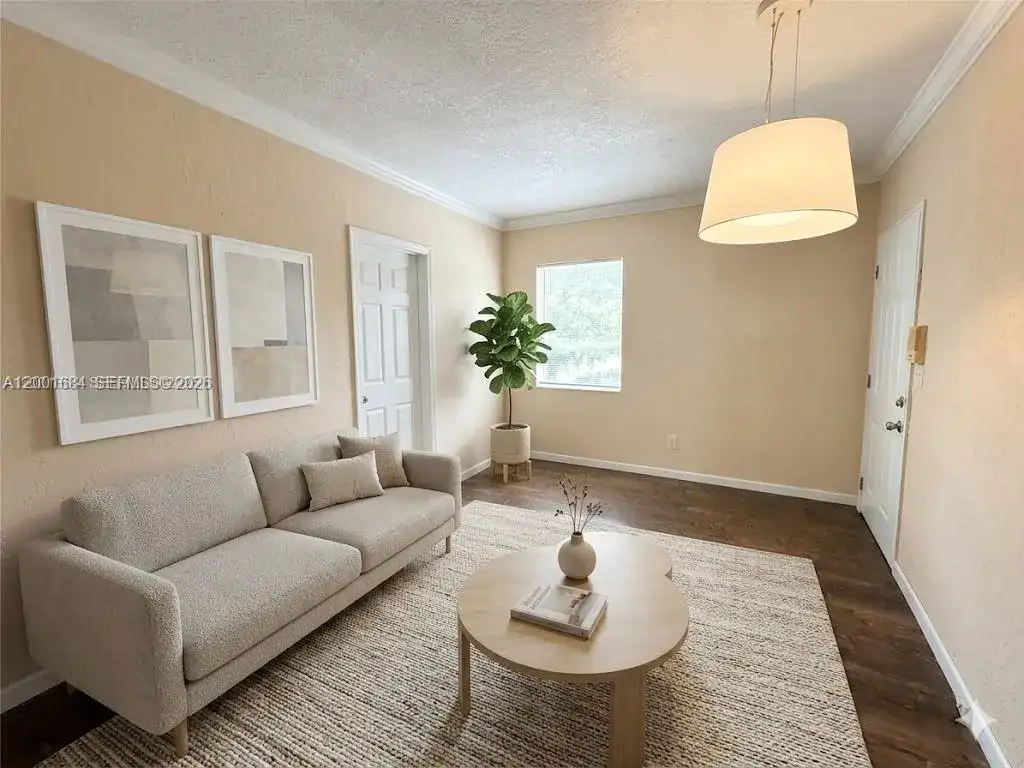 620 84th St # 25, Miami Beach FL 33141 photo 2