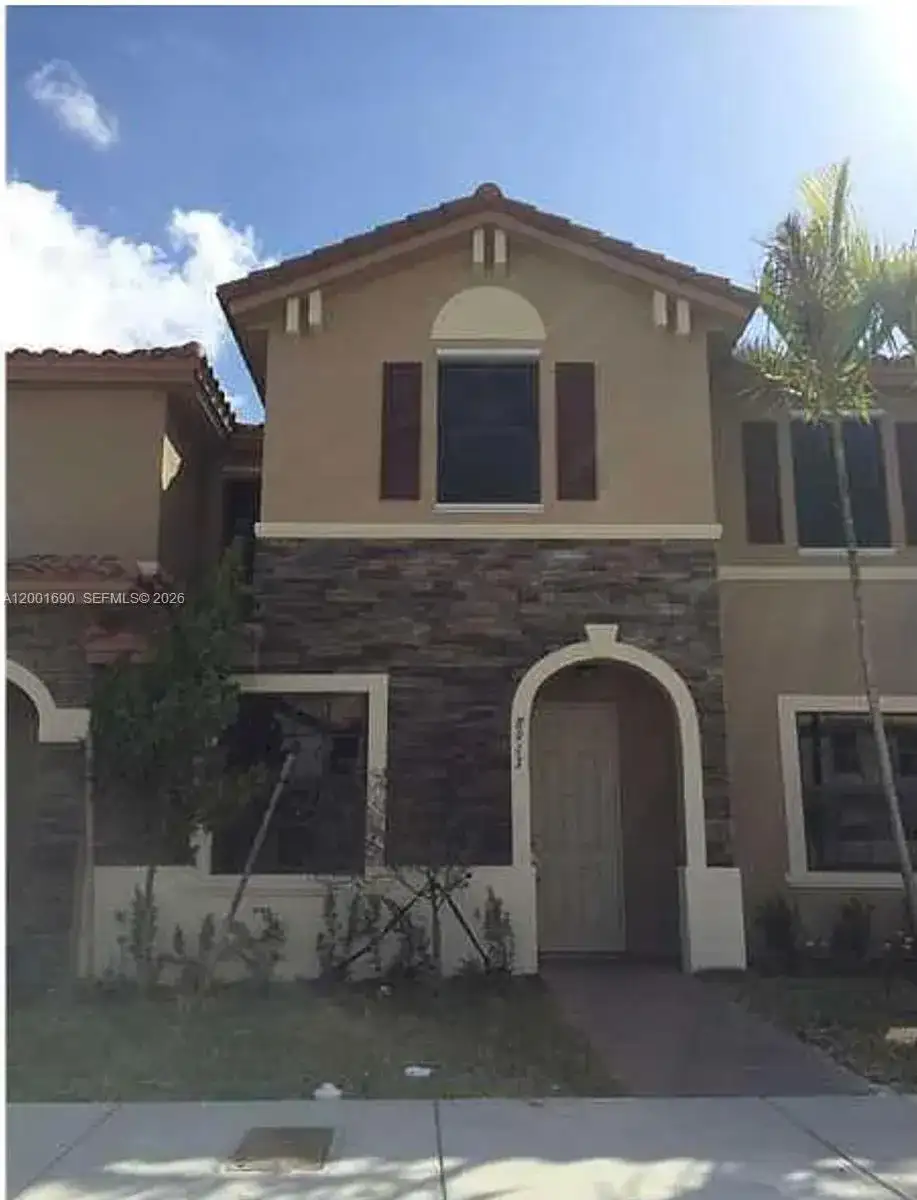 8913 W 35th Way, Hialeah FL 33018 photo 2
