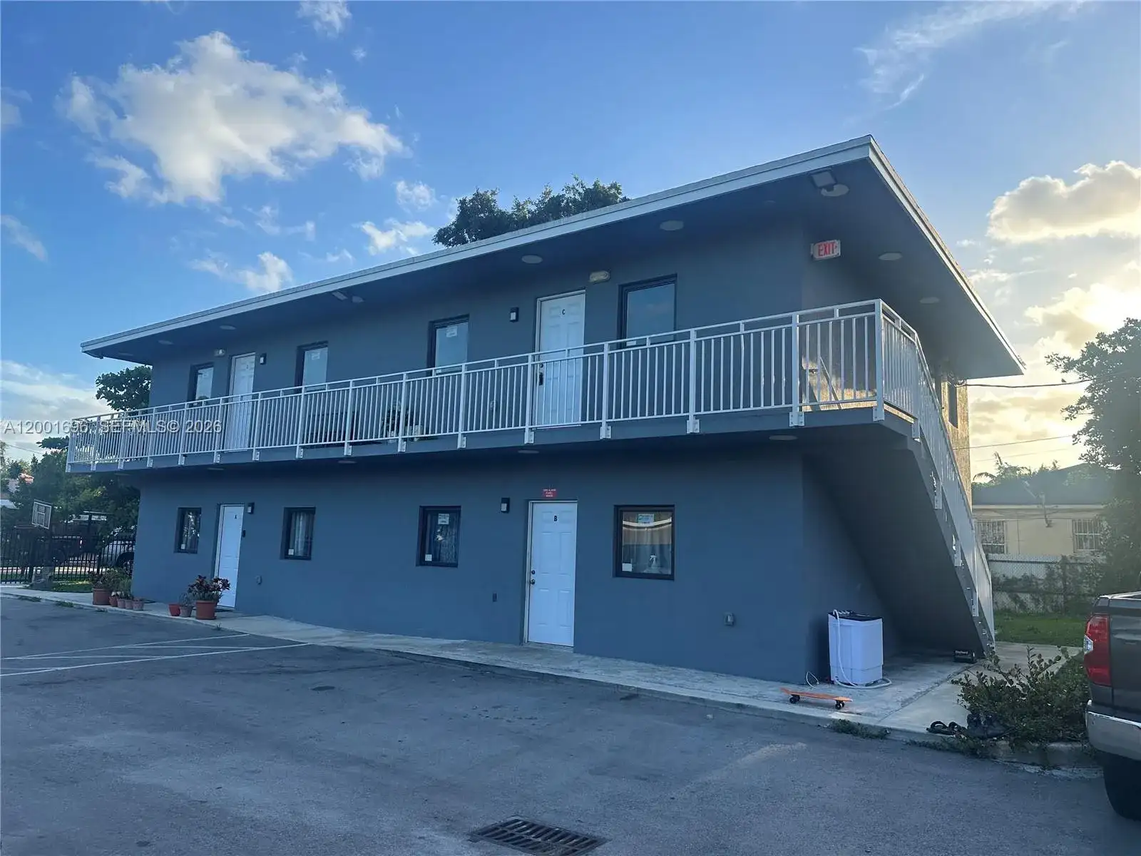 587 NW 100th St # C, Miami FL 33150 photo 2