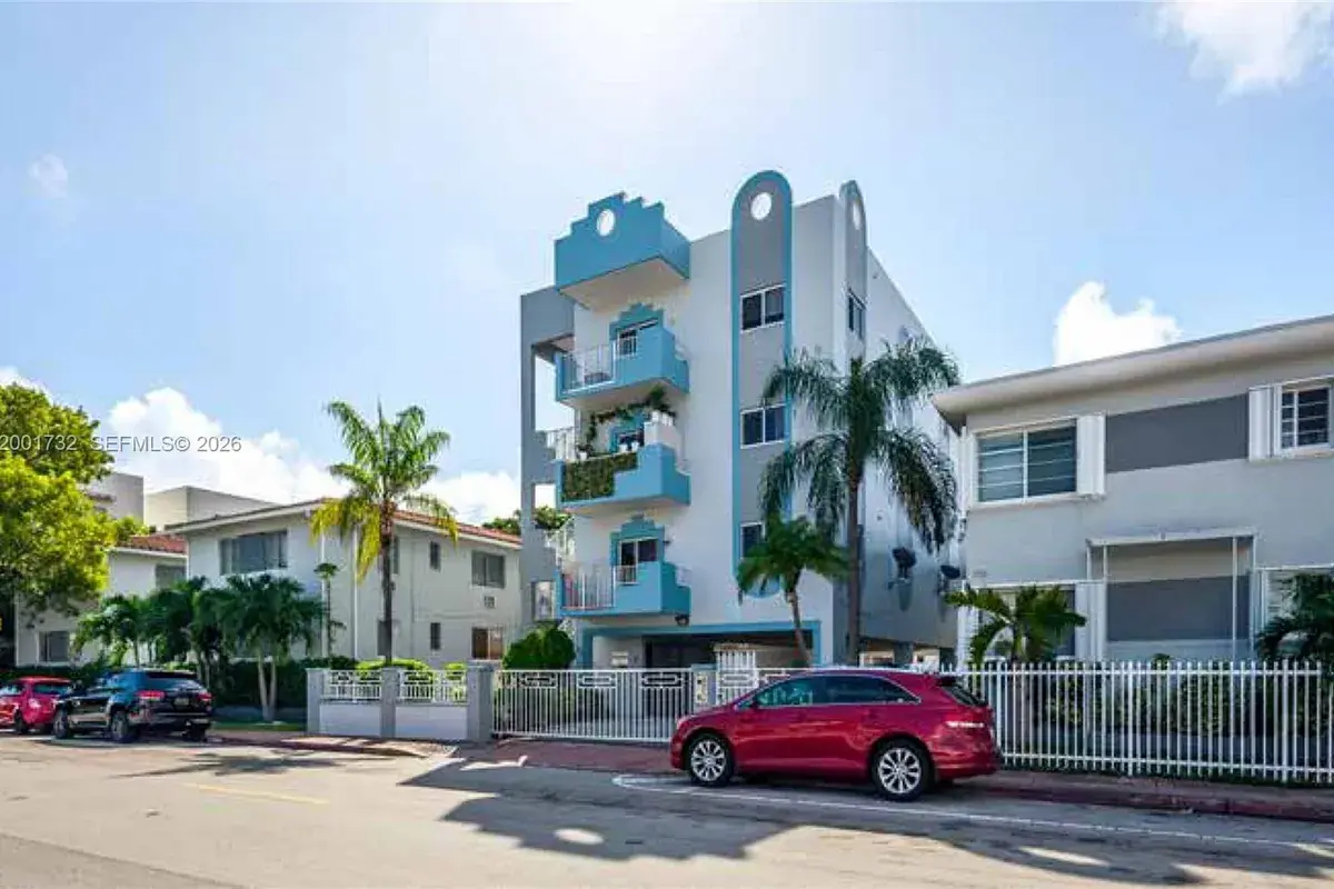 660 85th St, Miami Beach FL 33141