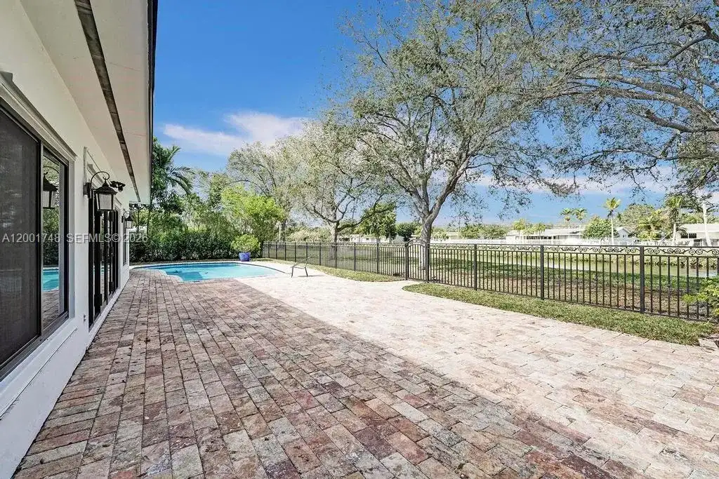 9261 SW 85th St, Miami FL 33173 photo 5