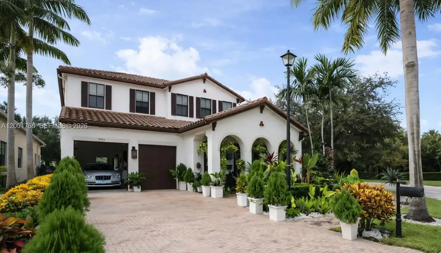 8537 NW 39th Ct, Cooper City FL 33024