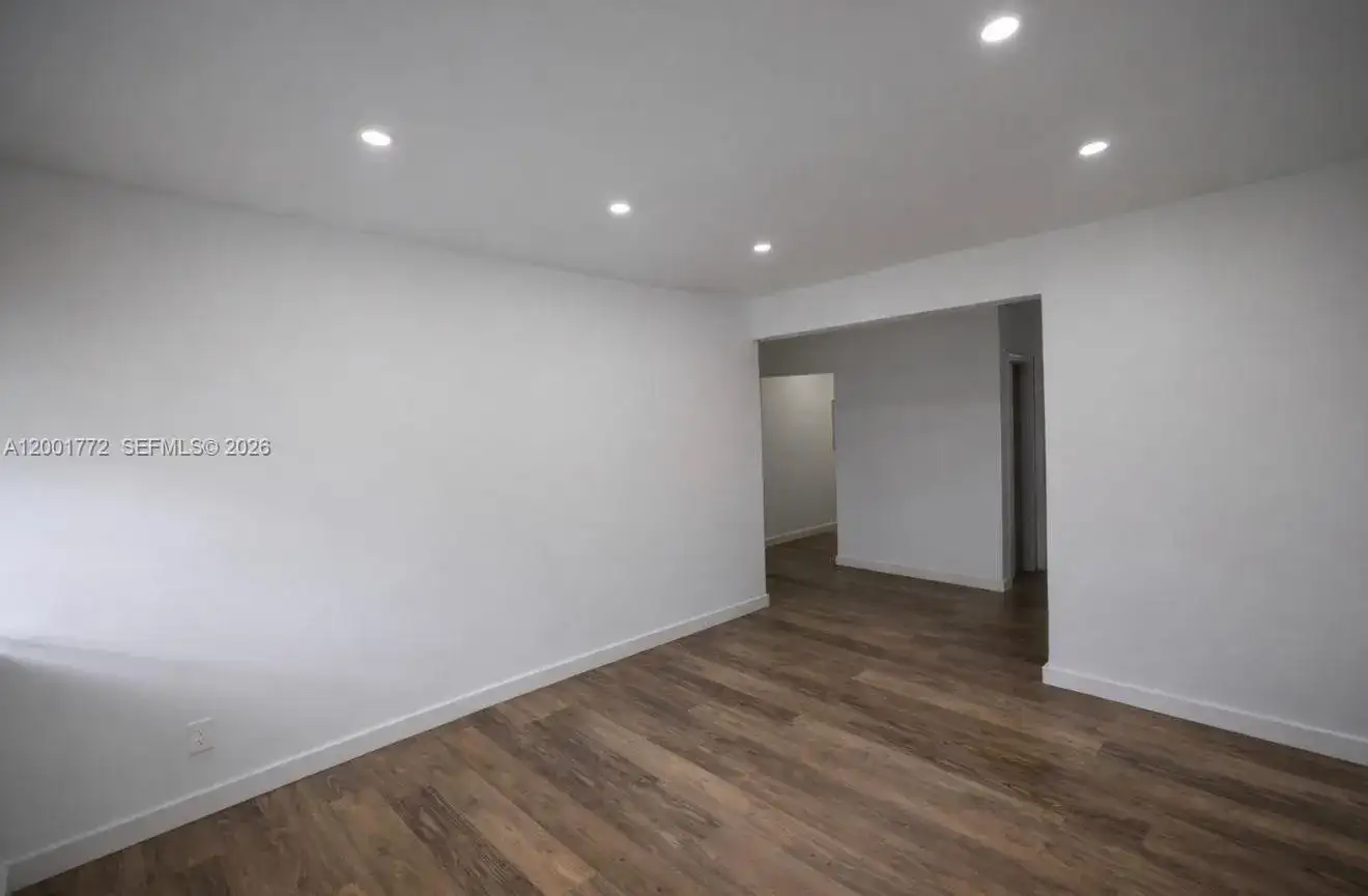 7600 Dickens Ave # 3, Miami Beach FL 33141 photo 2