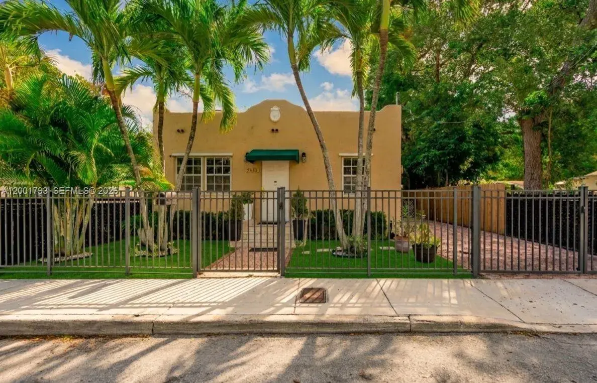7611 NW 3rd Ave, Miami FL 33150 photo 2