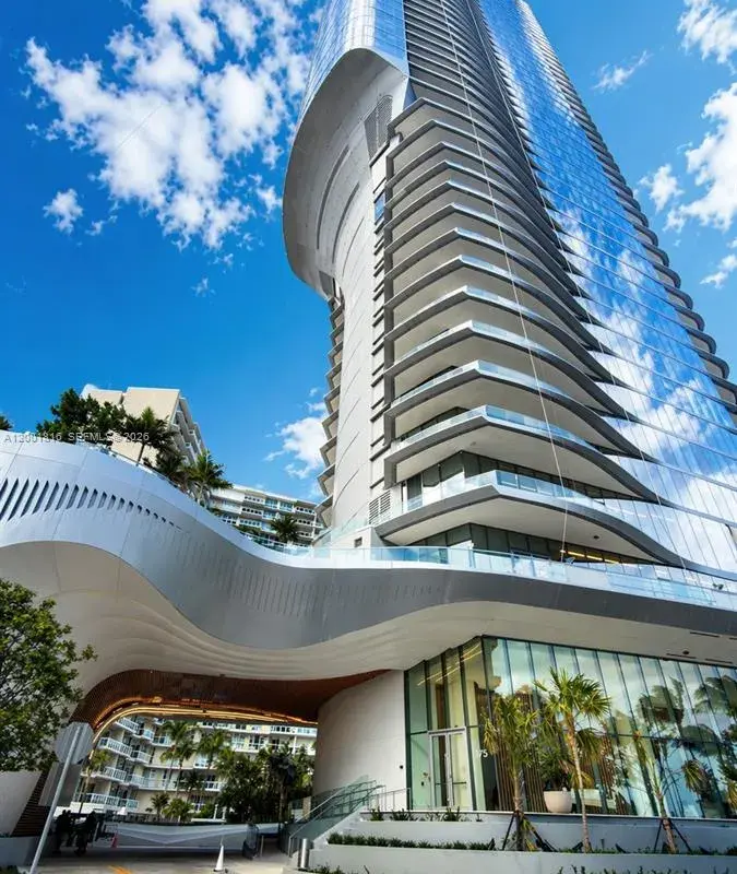 175 SE 25 RD # 504, Miami FL 33129