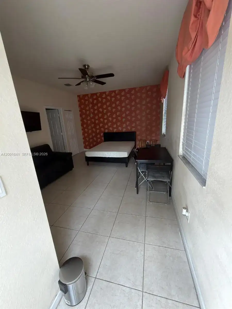 16961 SW 90th Ter, Miami FL 33196 photo 2