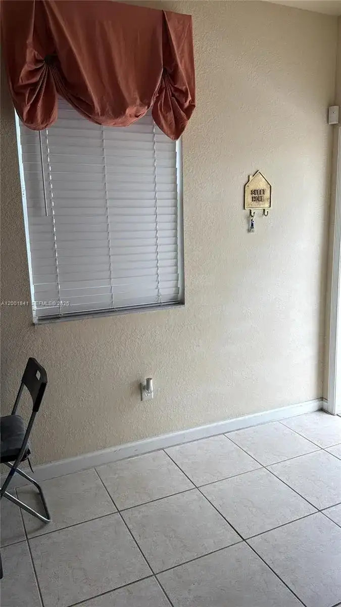 16961 SW 90th Ter, Miami FL 33196 photo 4