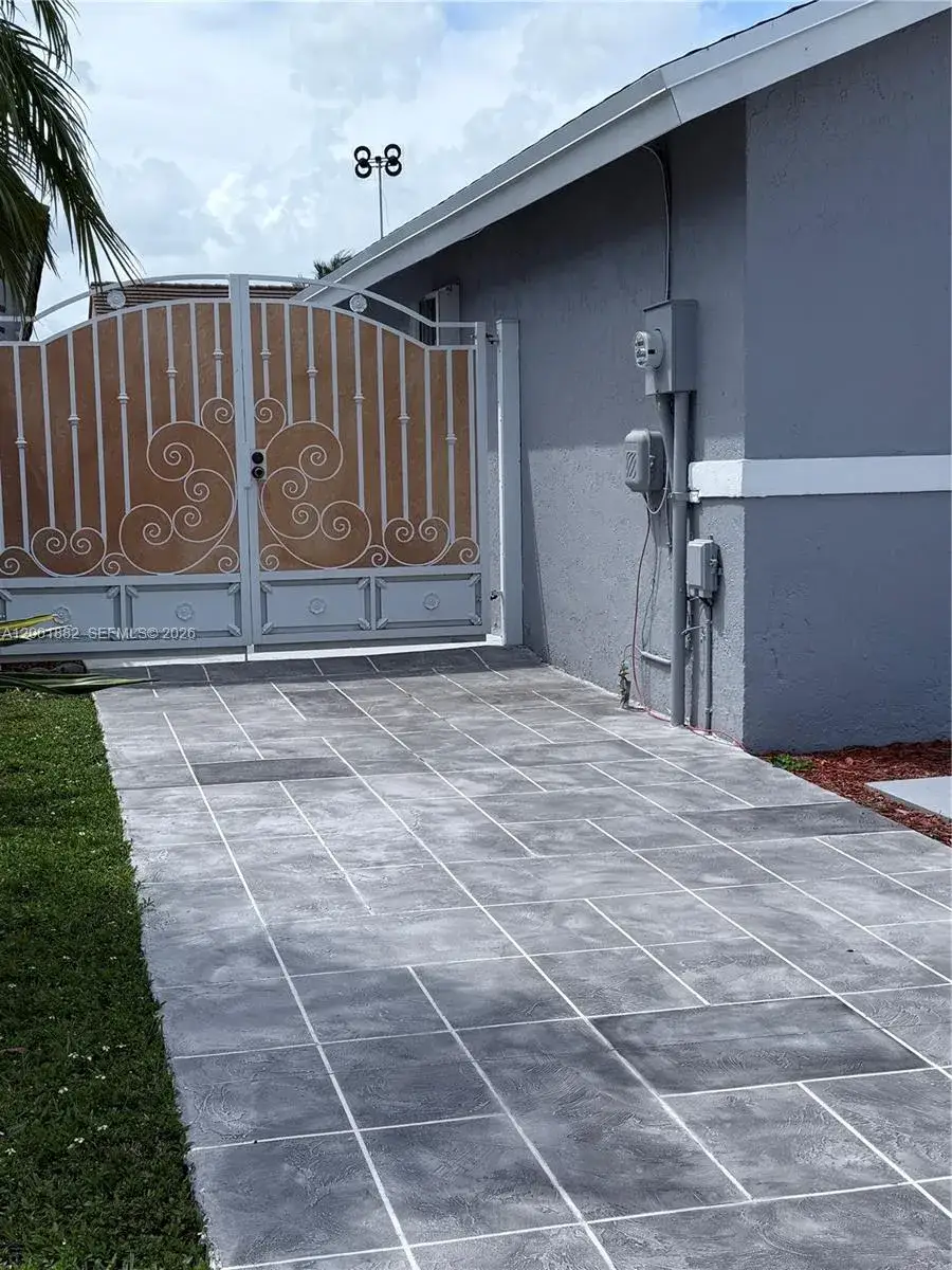 14220 SW 53rd St # B, Miami FL 33175