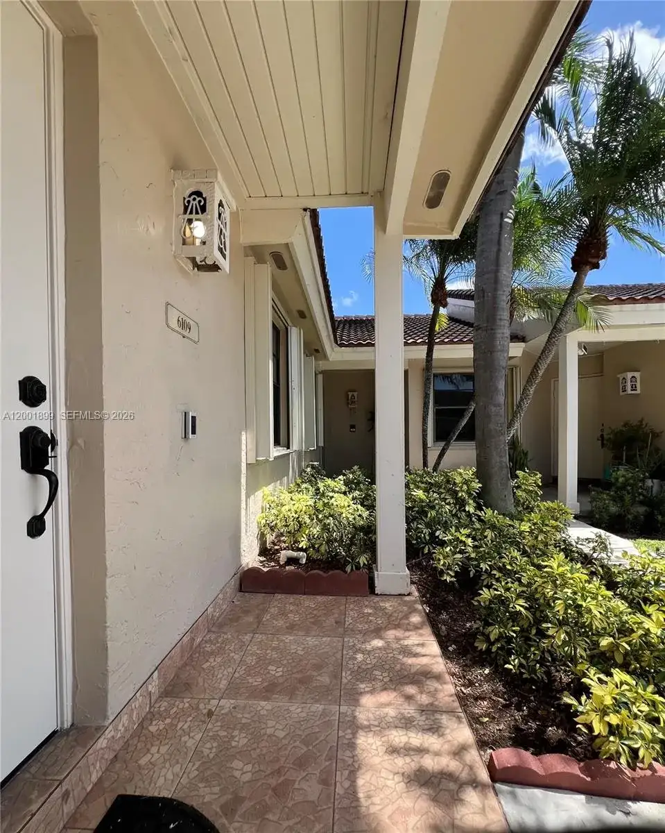 6109 NW 171st St, Hialeah FL 33015 photo 3