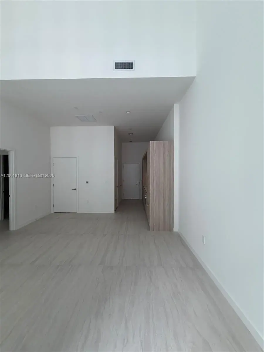 77 SE 5th Street, Miami FL 33131