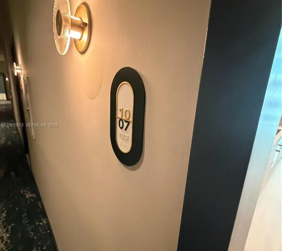 77 SE 5th Street, Miami FL 33131