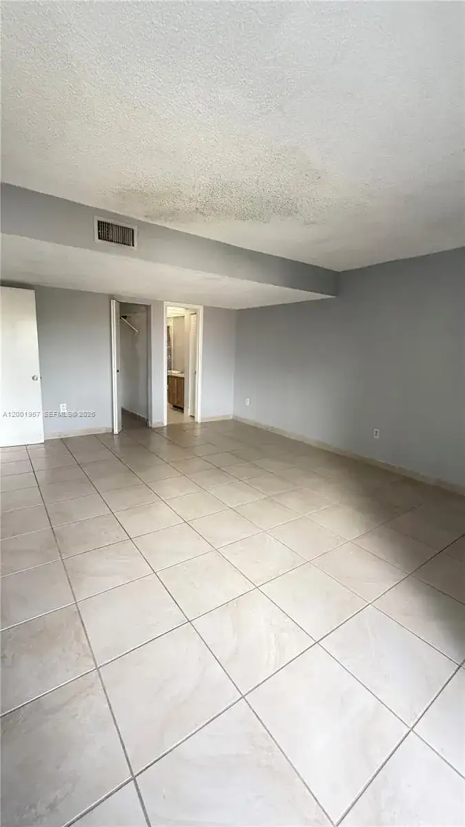 9375 Fontainebleau Blvd # L304, Miami FL 33172 photo 2
