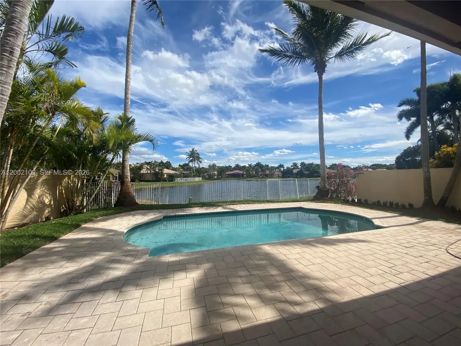 2486 Bay Isle Dr, Weston FL 33327 photo 2