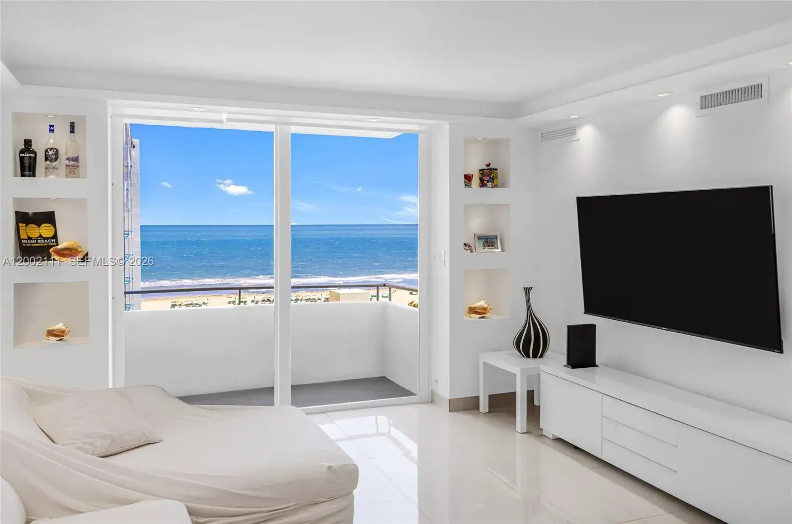 2 bedroom 2 bath Residential for sale at 465 Ocean Dr # 906, Miami Beach FL 33139