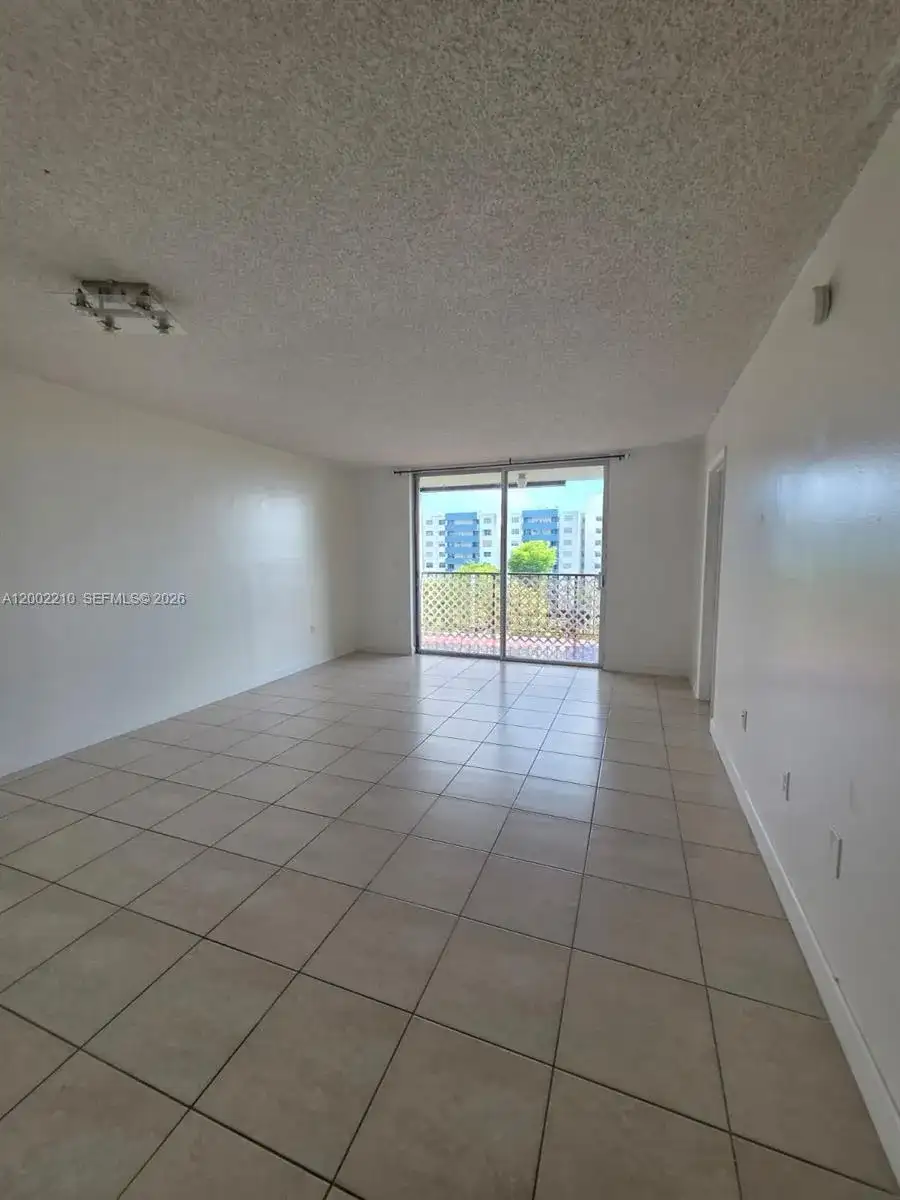 5055 NW 7th St # 602, Miami FL 33126 photo 2