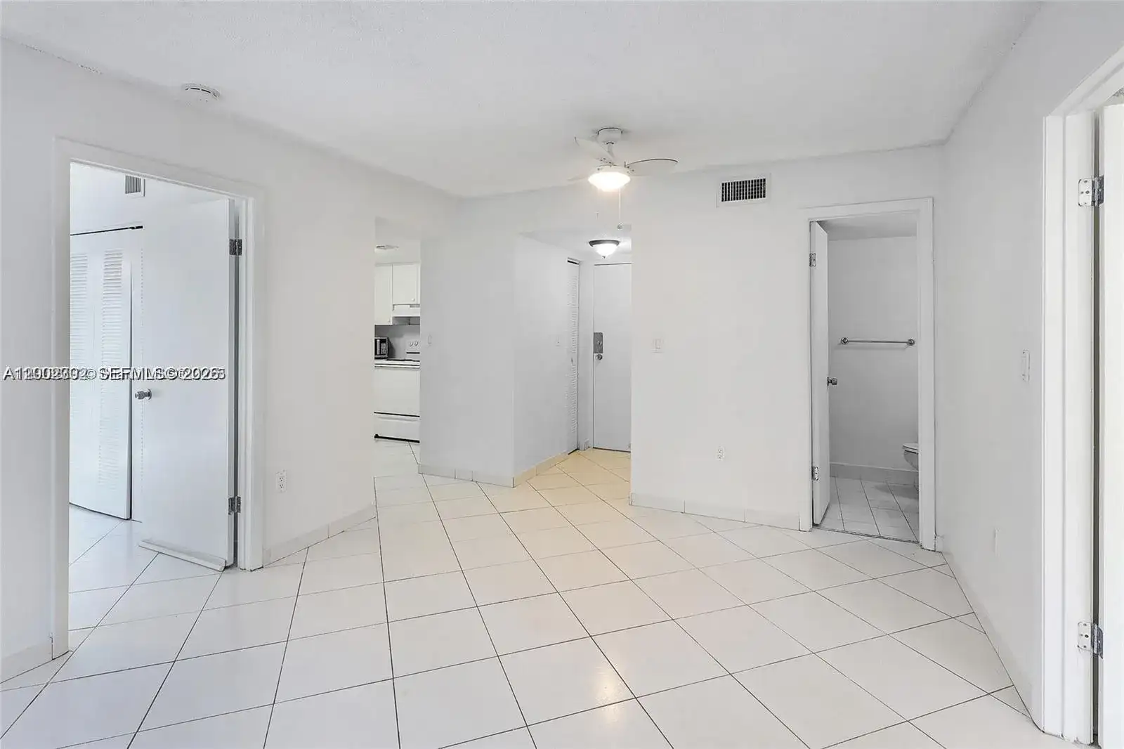 2600 Collins Ave # 405, Miami Beach FL 33140 photo 2