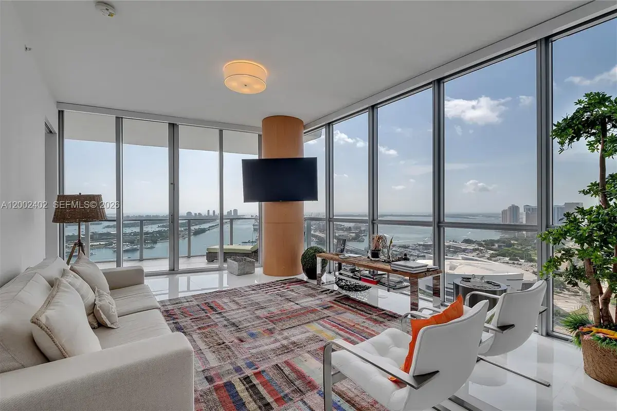1100 Biscayne Blvd # 3901, Miami FL 33132