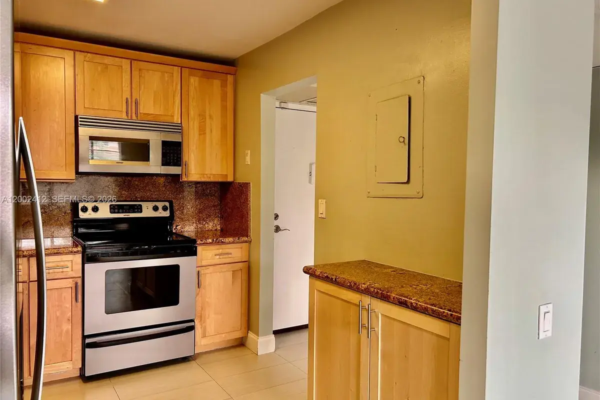 2731 Taft St # 108, Hollywood FL 33020