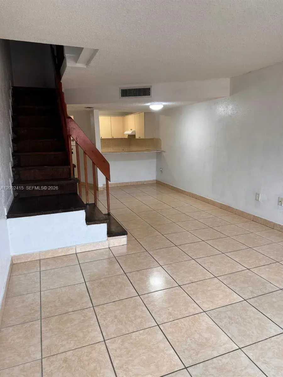 180 Royal Palm Rd # 216, Hialeah Gardens FL 33016