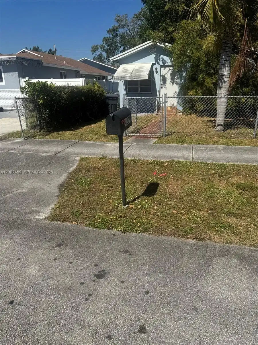 4209 SW 20th Street, West Park FL 33023