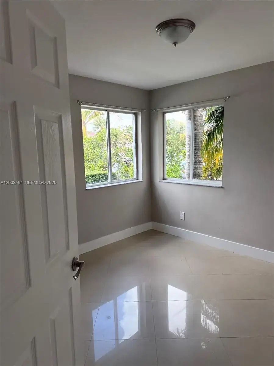 17501 SW 142nd Ct, Miami FL 33177 photo 3