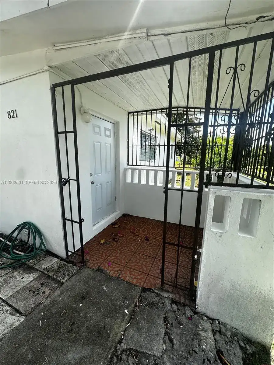 821 SW 2nd St, Florida City FL 33034 photo 5
