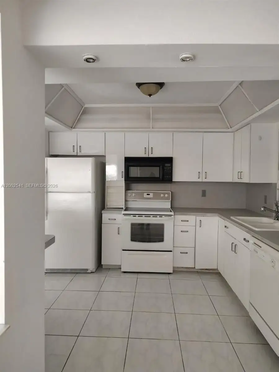 200 NE 12th Ave # 1C, Hallandale Beach FL 33009 photo 5