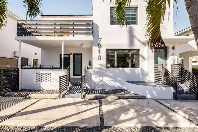 7910 Byron Ave, Miami Beach FL 33141 photo 3