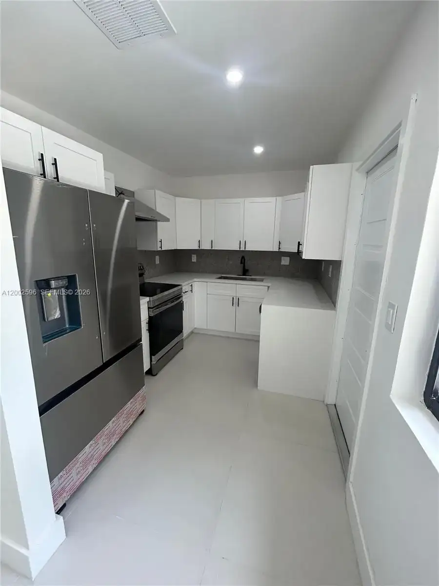 1242 NE 145th St, Miami FL 33161 photo 4