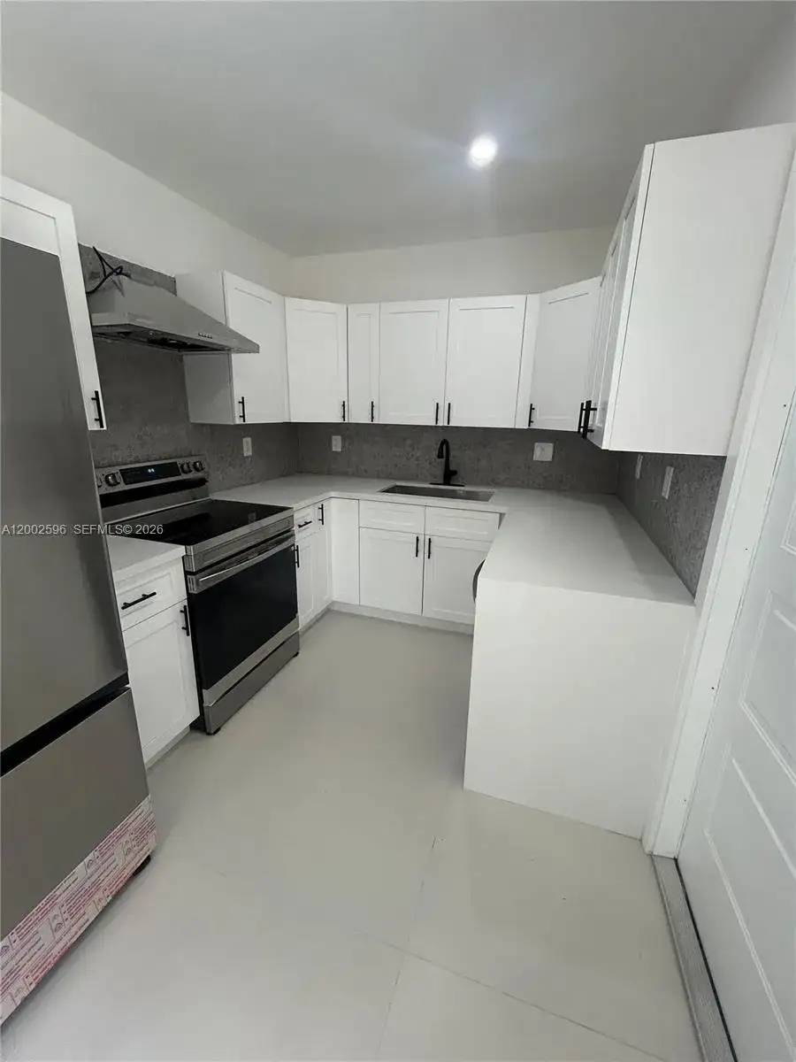 1242 NE 145th St, Miami FL 33161 photo 5
