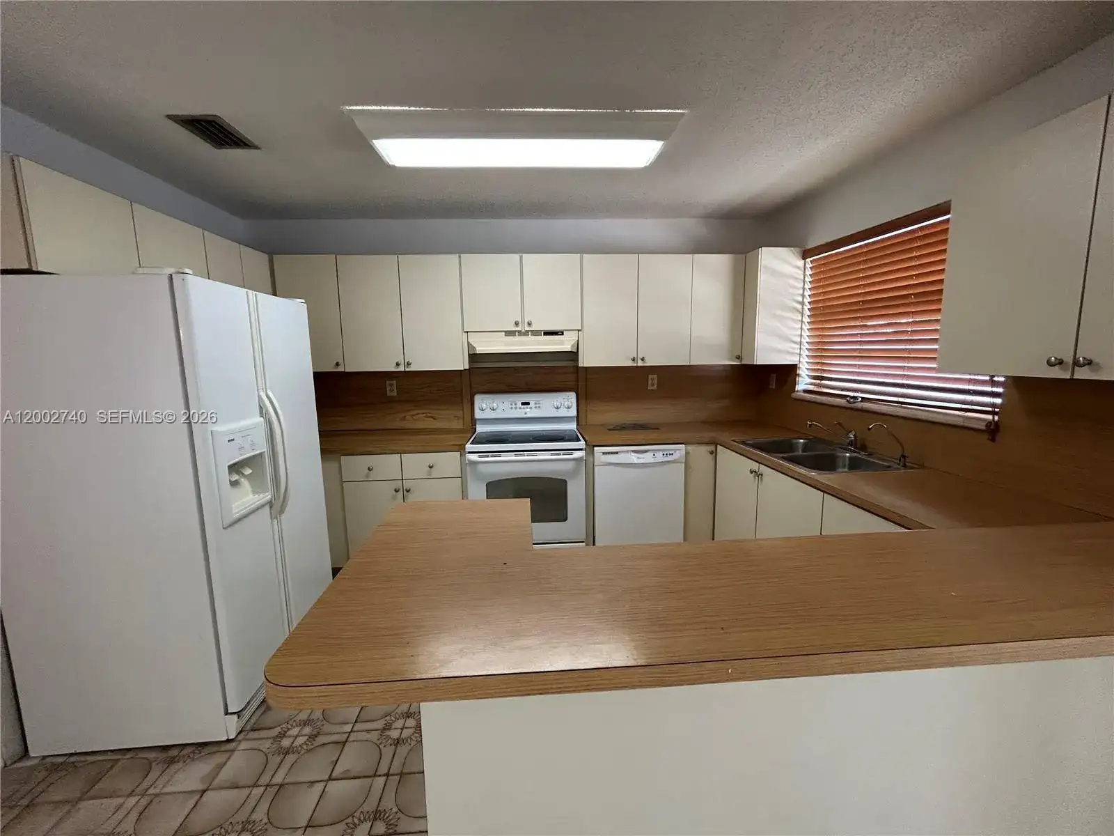 230 NW 51st Ave # 230, Miami FL 33126 photo 2