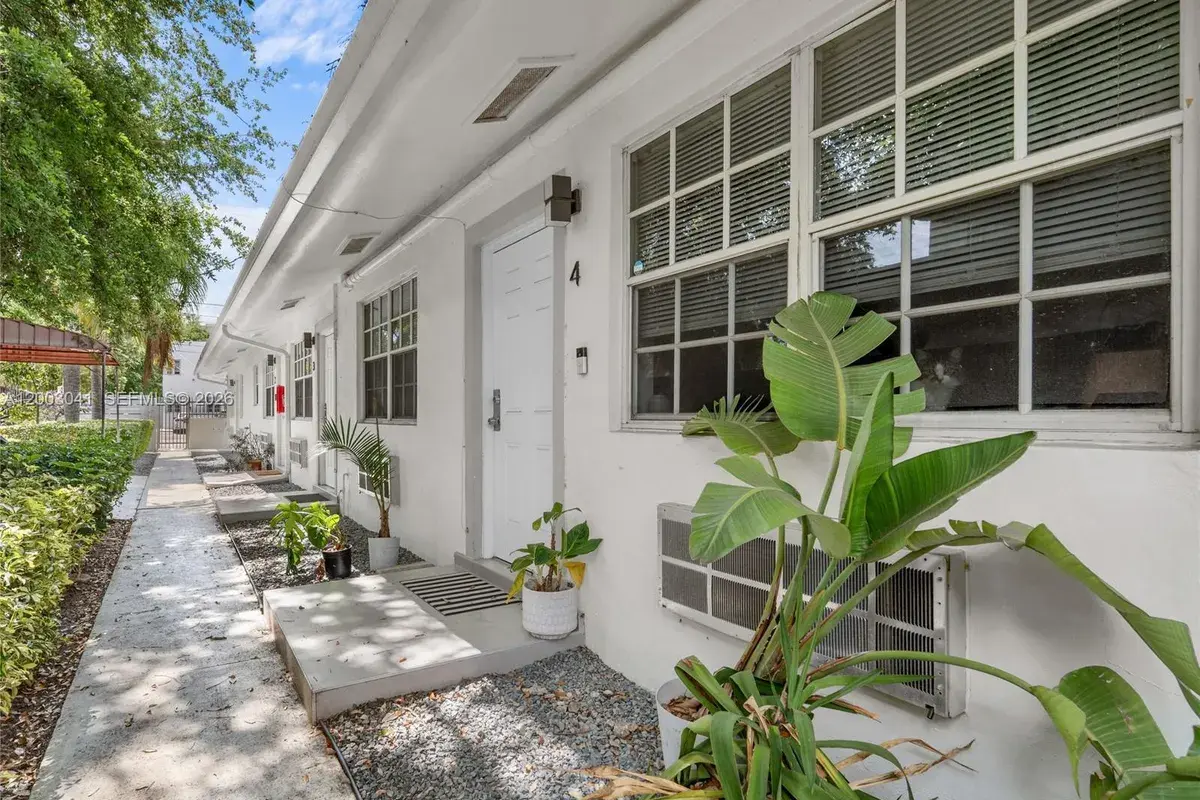 571 NE 67th St, Miami FL 33138