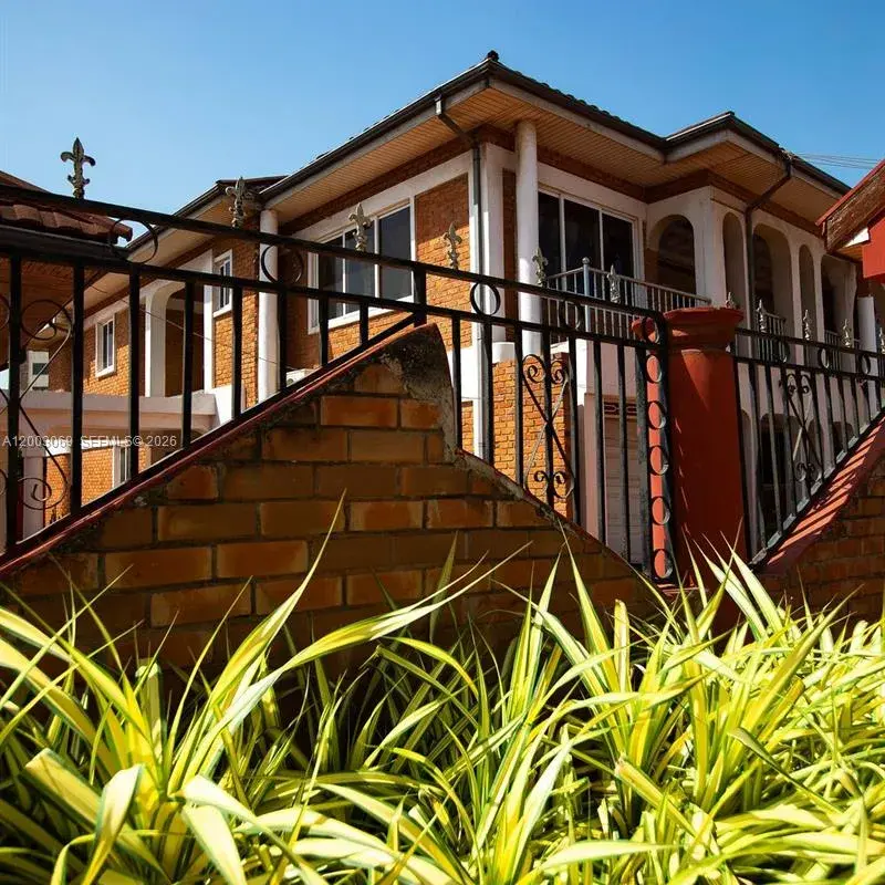 72 Nmai Dzorn Adjiringano Road, FL