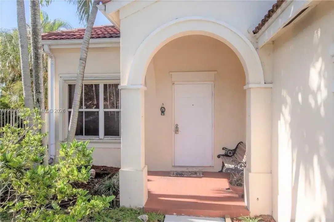 777 Tanglewood Cir, Weston FL 33327 photo 2