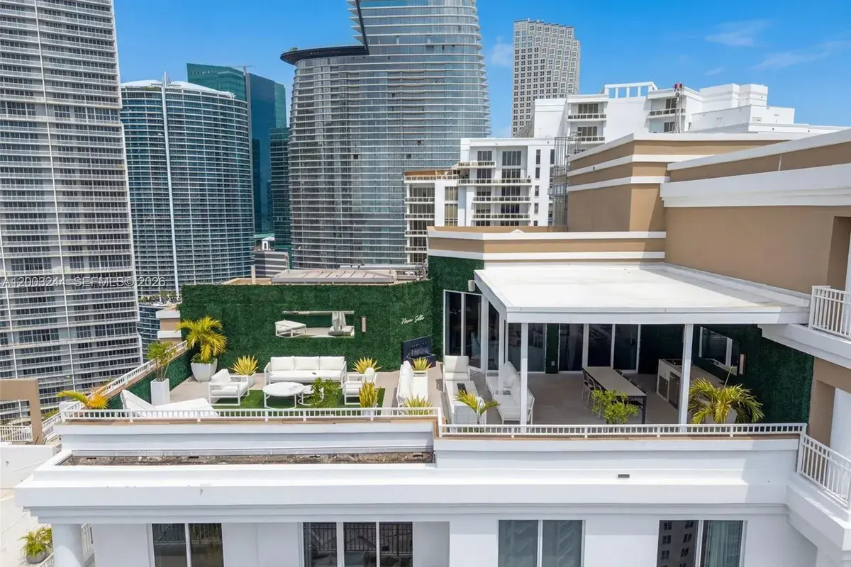 801 Brickell Key Blvd, Miami FL 33131
