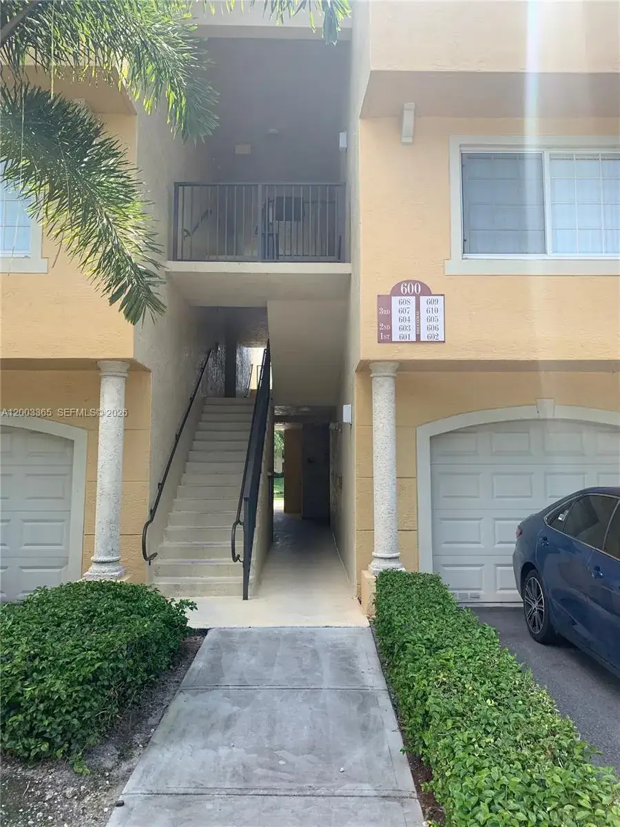 600 N Crestwood Ct N # 610, Royal Palm Beach FL 33411